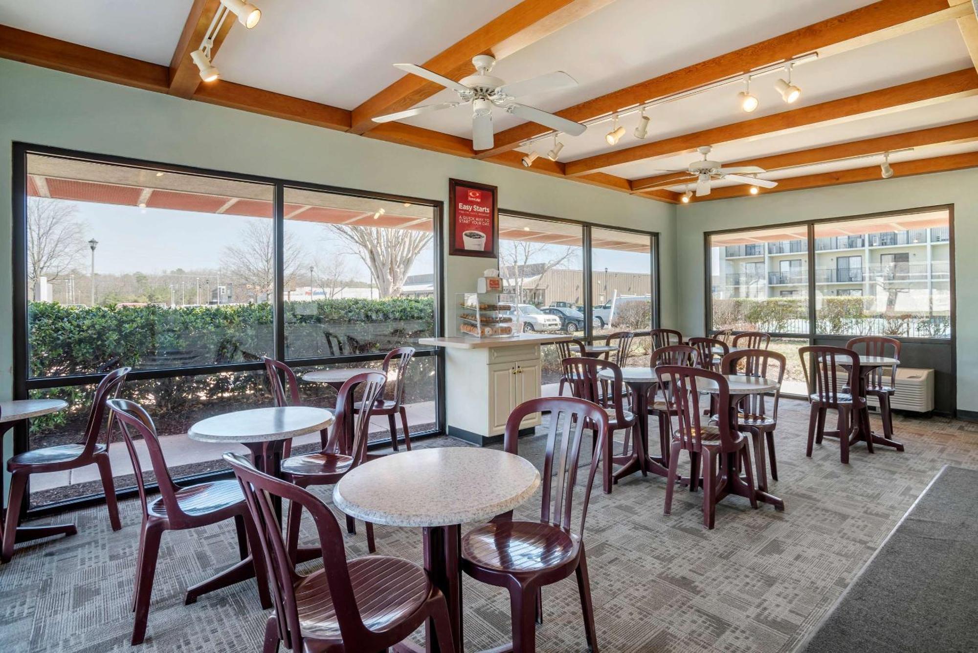 Econo Lodge Inn & Suites Rehoboth Beach Eksteriør billede